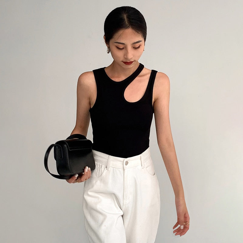 TWOTWINSTYLE Casual White Cut Out Women&#39;s T Shirt Round Neck Sleeveless Korean Slim T Shirts Female Clothing 2022 Summer Fashion