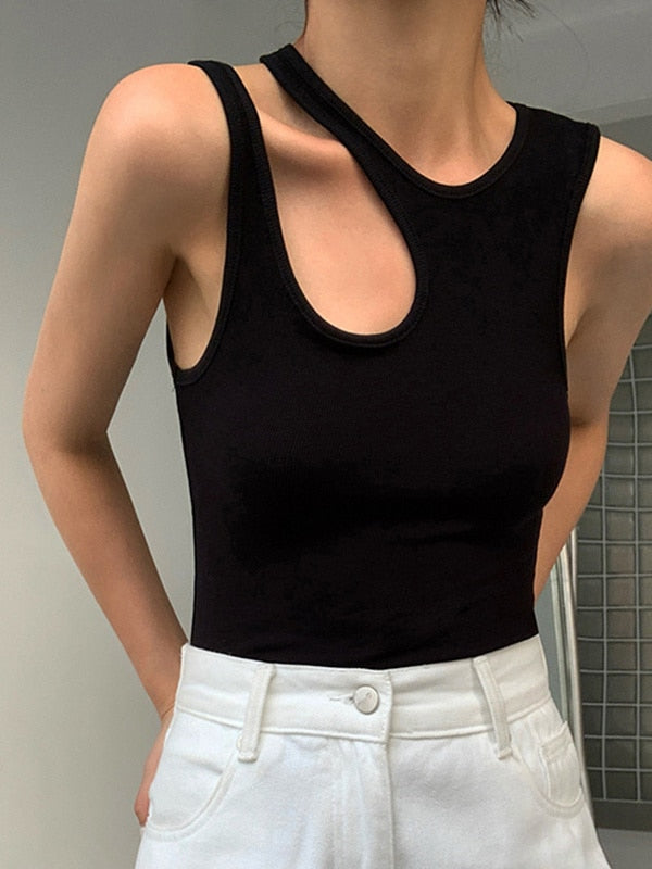 TWOTWINSTYLE Casual White Cut Out Women&#39;s T Shirt Round Neck Sleeveless Korean Slim T Shirts Female Clothing 2022 Summer Fashion